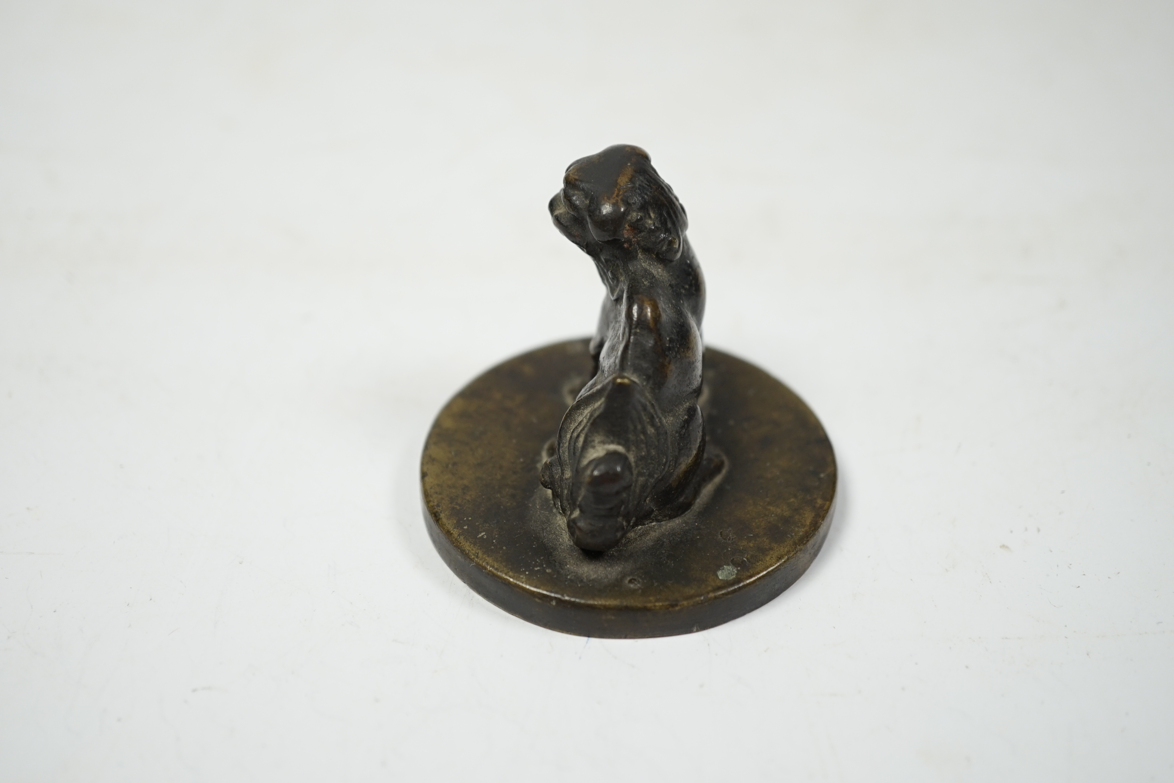 A Japanese bronze dog seal, base 5.6cm diameter